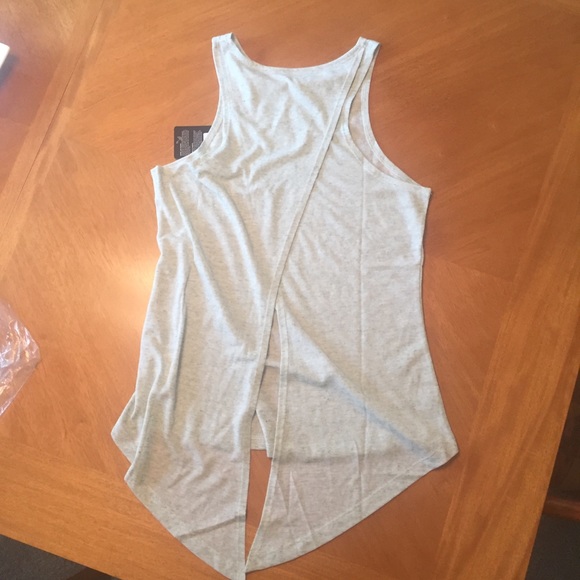 Body Glove Active Relaxed Fit Tank - Picture 6 of 7